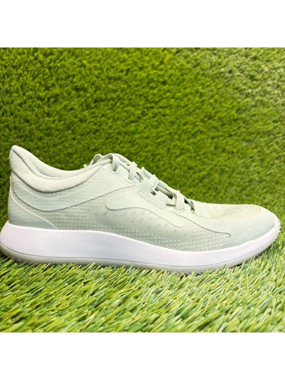 lululemon Strongfeel Train Womens Size 8 Green White Running Shoes Sneakers